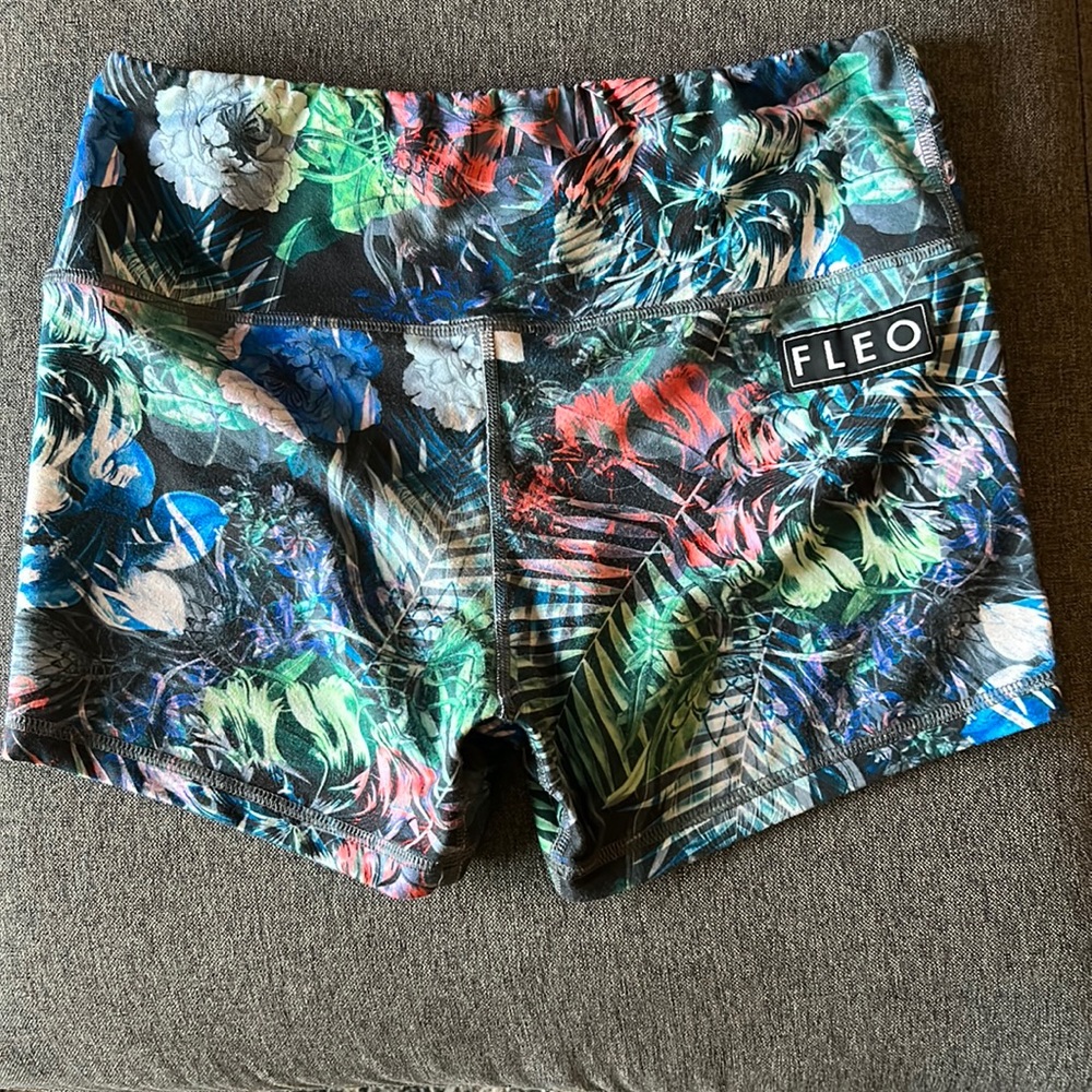Fleo Power High Rise Shorts Size M